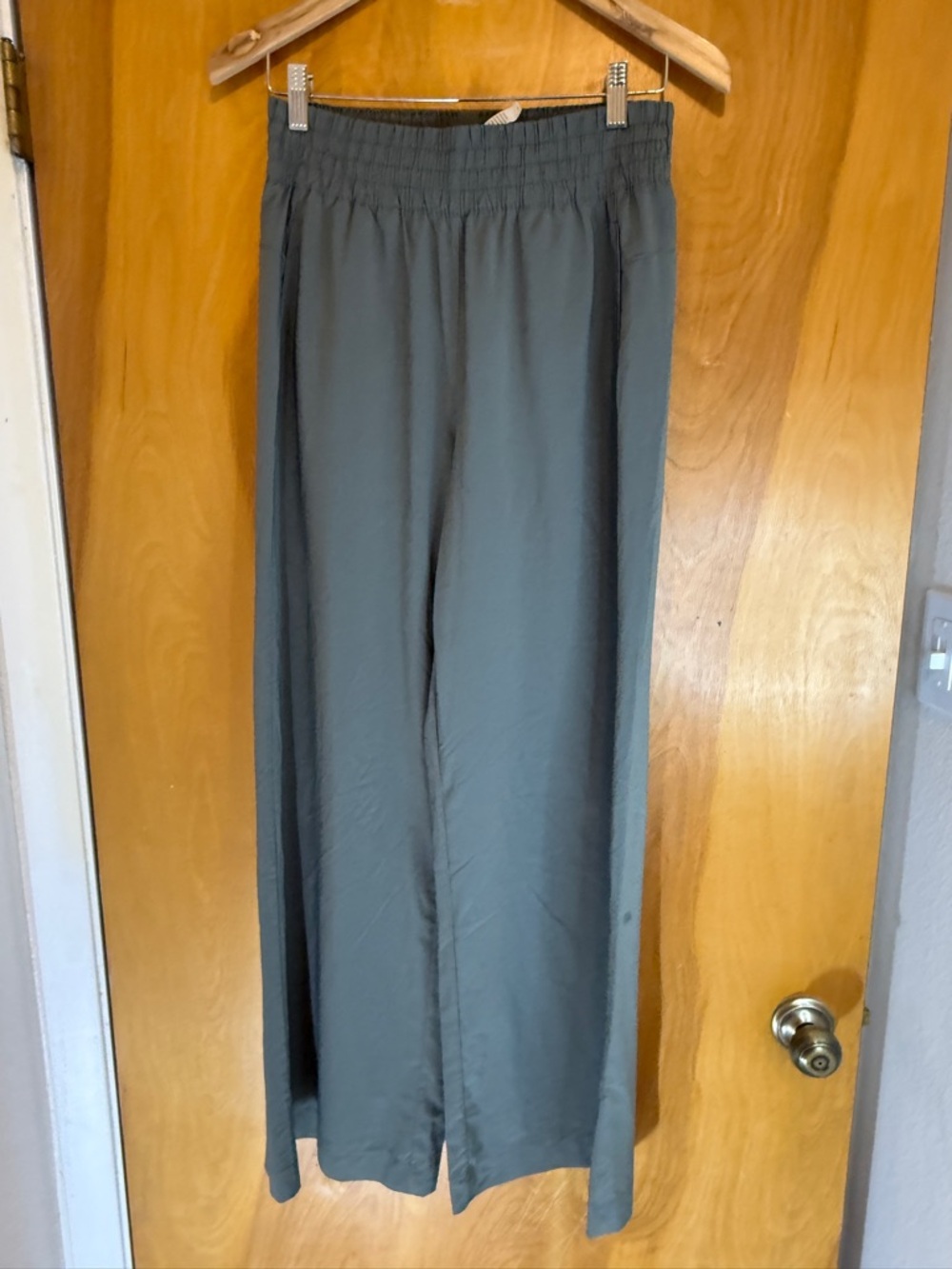 CRZ YOGA Wide-Leg Joggers in grey green